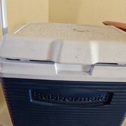 Rubbermaid Cooler 