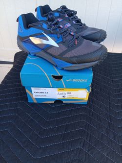Mens Brooks size 10