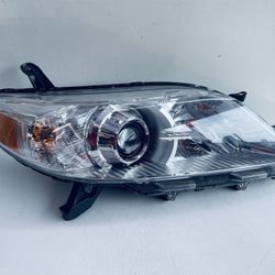 2011-2020 TOYOTA SIENNA RIGHT PASSENGER SIDE HEADLIGHT HALOGEN OEM
