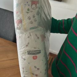 Kirkland Diapers Size 4 (66 Ct)