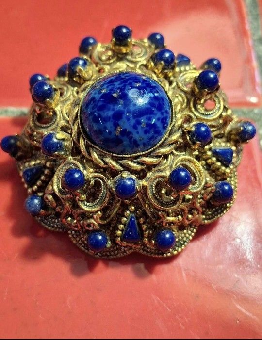 Vintage Lapis Lazuli Blue Stone Cabachon Brooch Set In Gold Tone Filigree West Germany Excellent