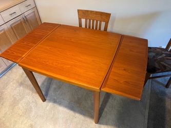 Wood Extendable Dining Table