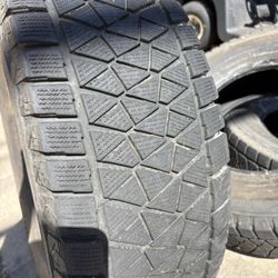 Blizzak: Winter Bridgestone studless 265/70R16