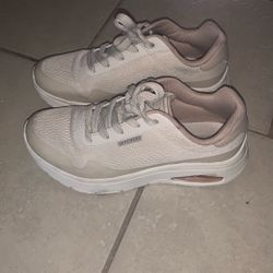 girl tennis shoes