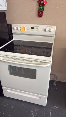 Nice Kenmore electric stove