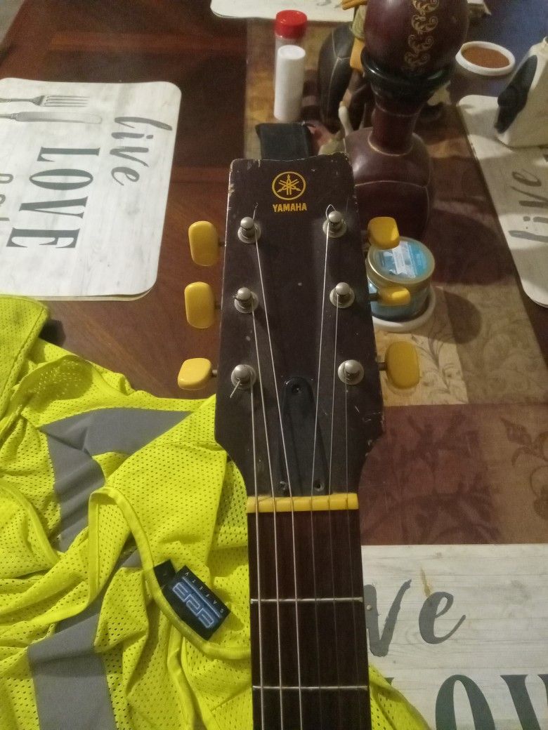 Yamaha FG-75