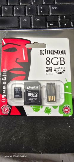 Kingston digital multi-kit/mobility kit 8 gb flash memory card+reader+usb adapter