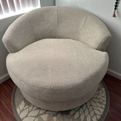 Ashley Furniture Couch 🛋️ 💕