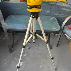 Titan Laser Level Set with Case everything works 