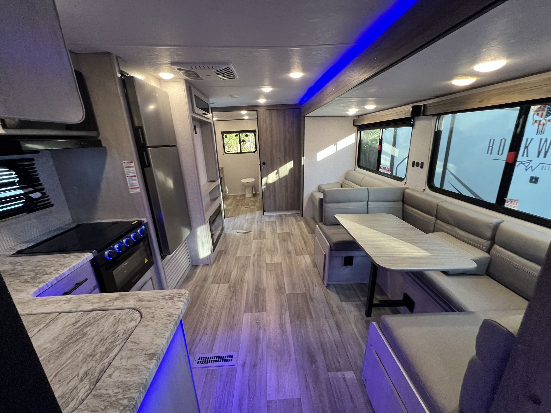 2025 ZINGER CROSSROAR 28FT