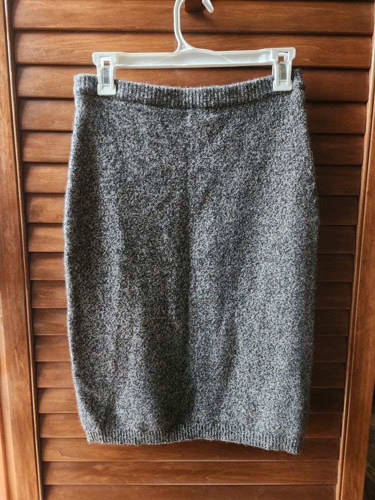 Neiman Marcus Exclusive Cashmere Midi Pencil Skirt S