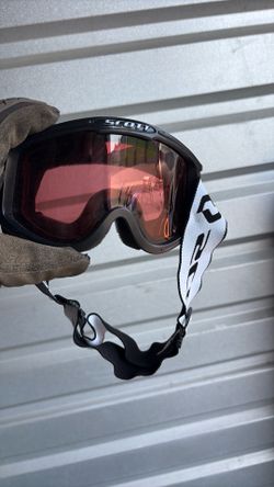 Snow goggles