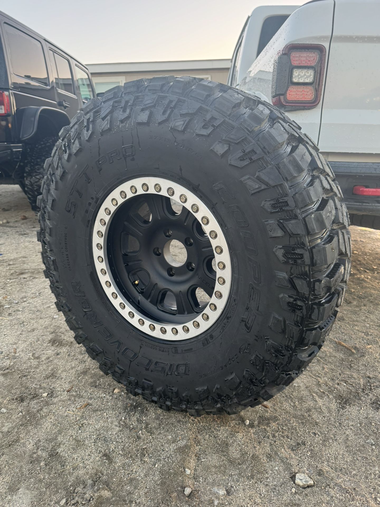 37x13.50x17 Cooper Discovery’s 