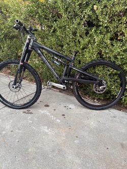 Santa Cruz Full Suspension Mountain Bike