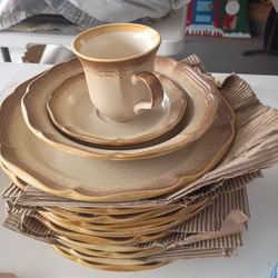 Mikasa Wheat 8000 Dishes Dinnerware Set For 8