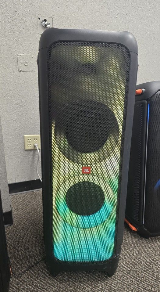 JBL 1100 W Portable Soeaker