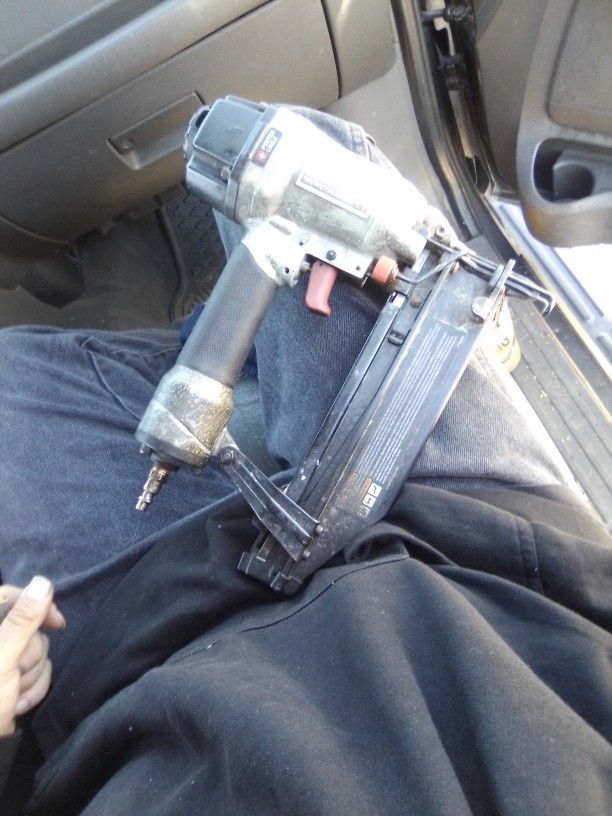 Nail Gun ( Air Compressor )