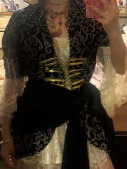 Women’s SMALL pirate costume