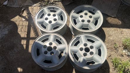 Chevy S10, Blazer, Jimmy, Or Sonoma 4wd Original stock 15x7 Inch aluminum wheels