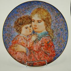 Mother's Day Plate 1985 Edna Hibel 4276B