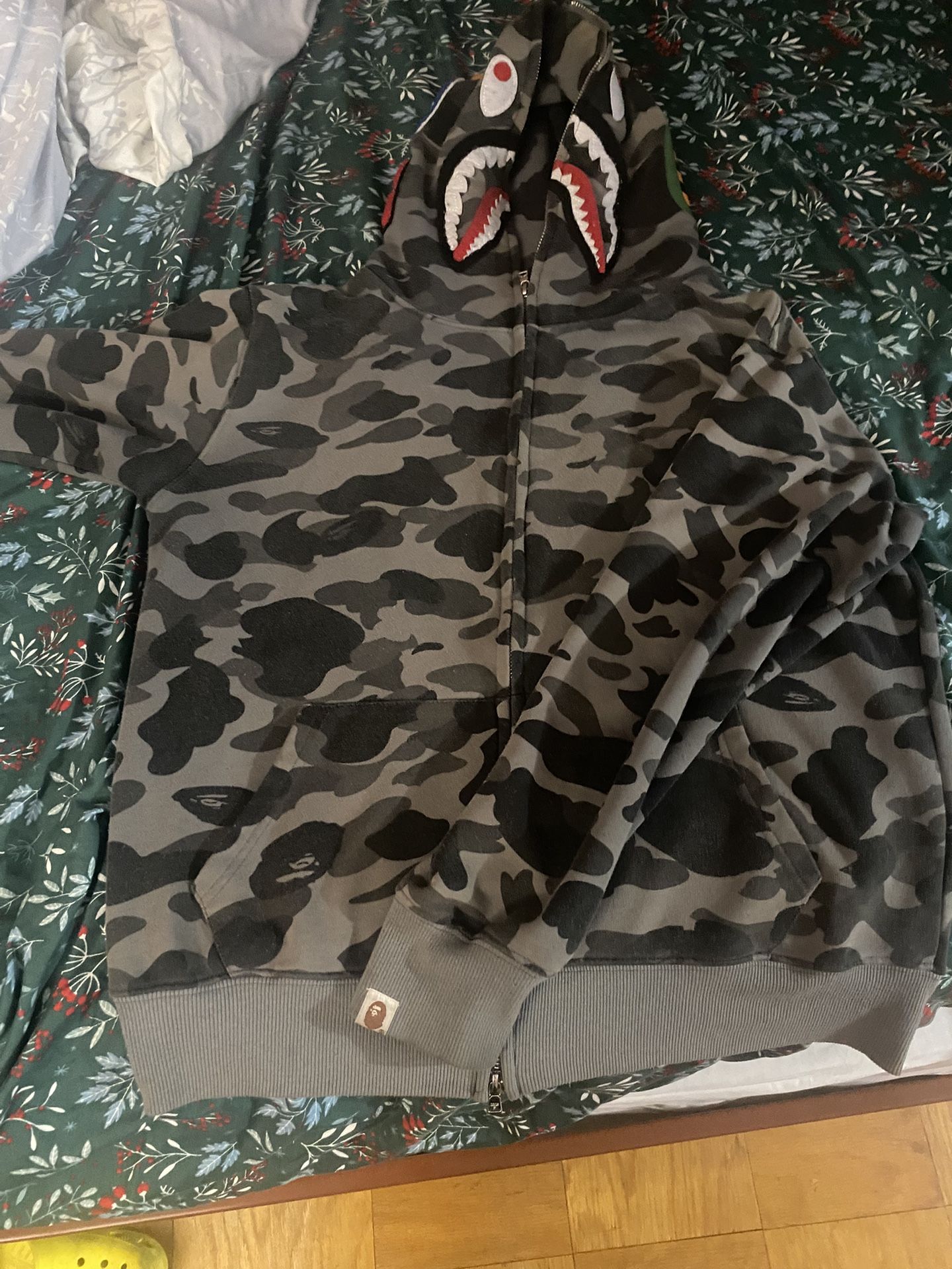 Bape zip up (throw offers)