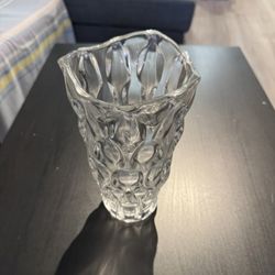 Textured Clear Glass Vase – 9.5” Tall, Wavy Rim