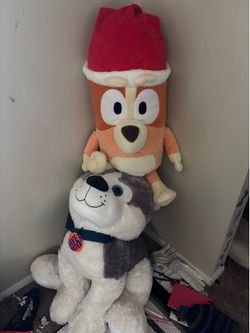 Huge stuffed animals bluey and husky