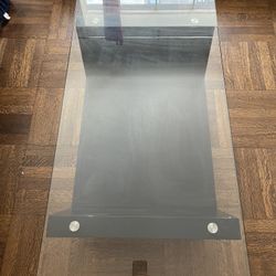 Glass top coffee table good condition glass 
