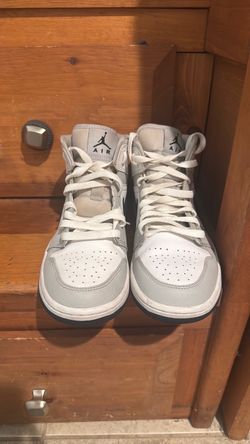 Women Jordan 1 mid size 8