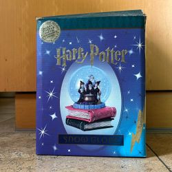2000 Warner Bros Harry Potter and the Sorcerer’s Stone Snow Globe