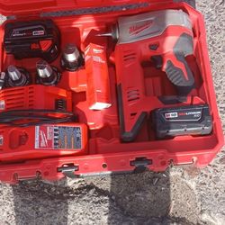 MILWAUKEE Cordless Expansion Tool Kit: M18 FUEL ProPEX, 2 Batteries 5 Ah,  Charger NOB