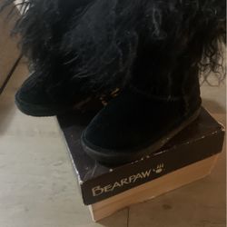 Bearpaw for girls toddlers size 8c still In Good Condition