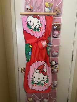 Hello Kitty Christmas Wreath Throw