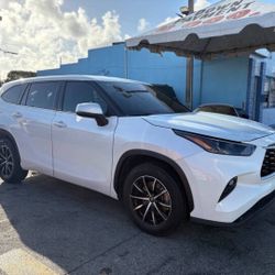 🏆🏆 2022 TOYOTA HIGHLANDER LE