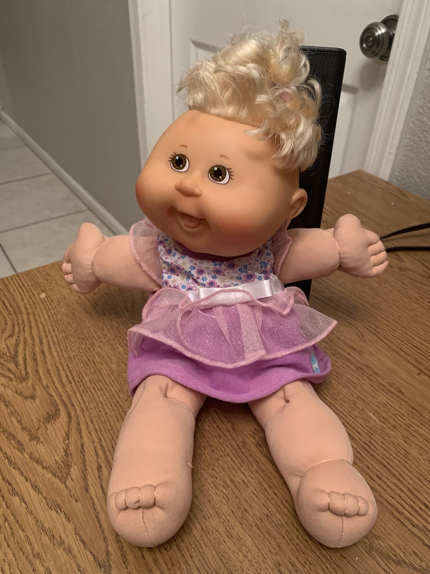 2007 14" Cabbage Patch Kids Blonde Girl Doll Corn Silk Hair ,Tongue Out Purple