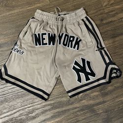 New York Yankees MLB Shorts Size Small