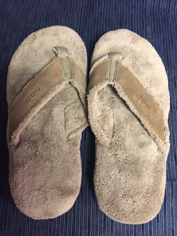 Brookstone NAP Flip-Flop Slippers Small Rare & hard to find new like these.