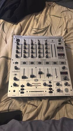 Behringer DJX700 Professional DJ Mixer