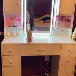 Vanity Desk With Drawers Mirror And Light 