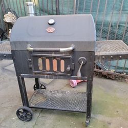 ASADOR DE CARBON GRANDE