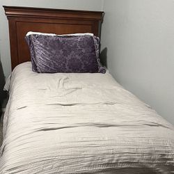 Twin Bed Bedroom