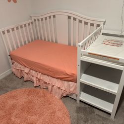 Graco 3-in-1 Crib, Daybed, Toddler Bed W/ Changing Table