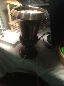 Metal vase 10.00