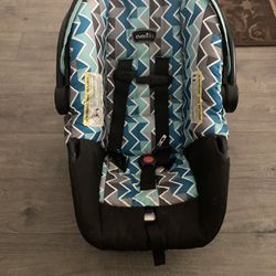 Infants Car Seat Like New Ages 2/4