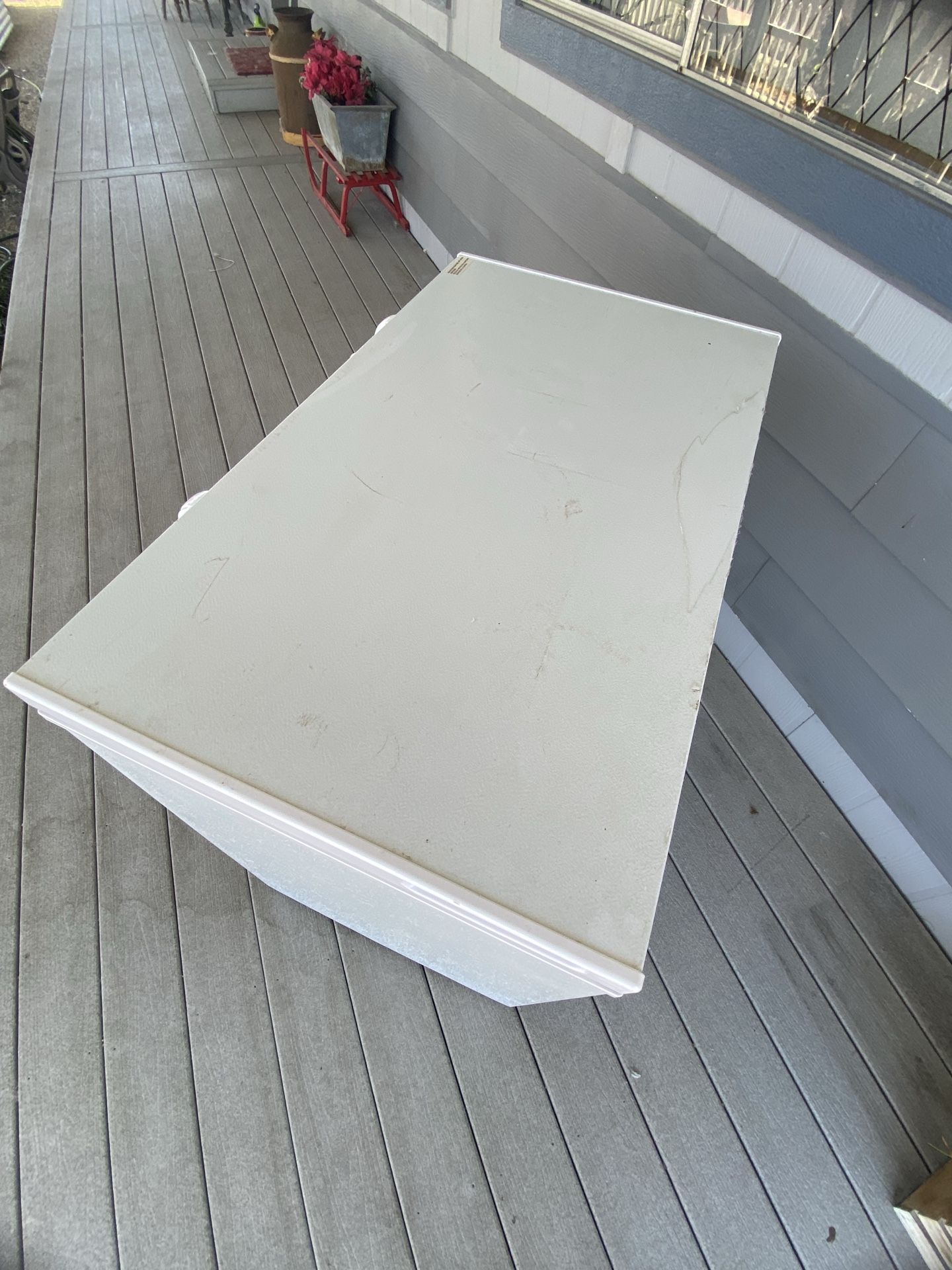7 cubic foot Magic Chef freezer chest