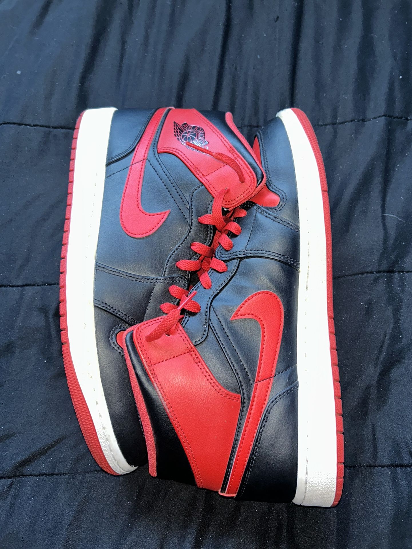 Air Jordan 1 Mid ‘Banned’ 2020