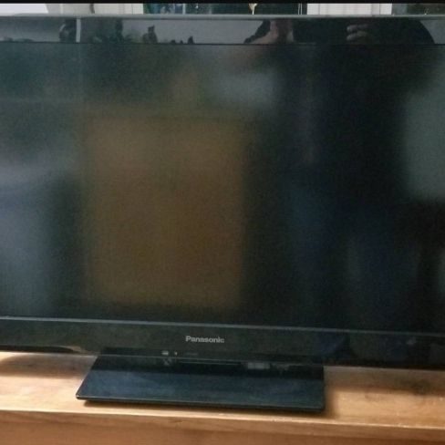 Panasonic 32" LCD TV/computer monitor