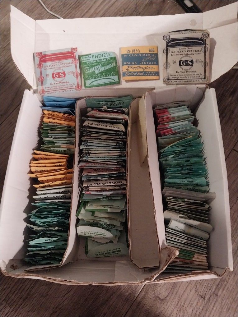 Lot Of 200 Watch Crystals Brand New In Packagings