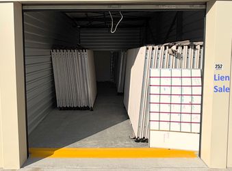Lien Auction #252 9/27 -  Modular office Furniture dividers