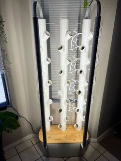 Large gardyn hydroponic system